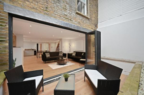 Stunning 2 Bed basement flat in Hammersmith
